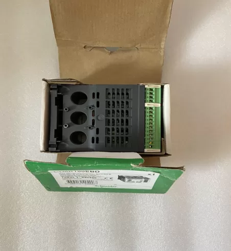 LUCB05BL SCHNEIDER Programmable controller